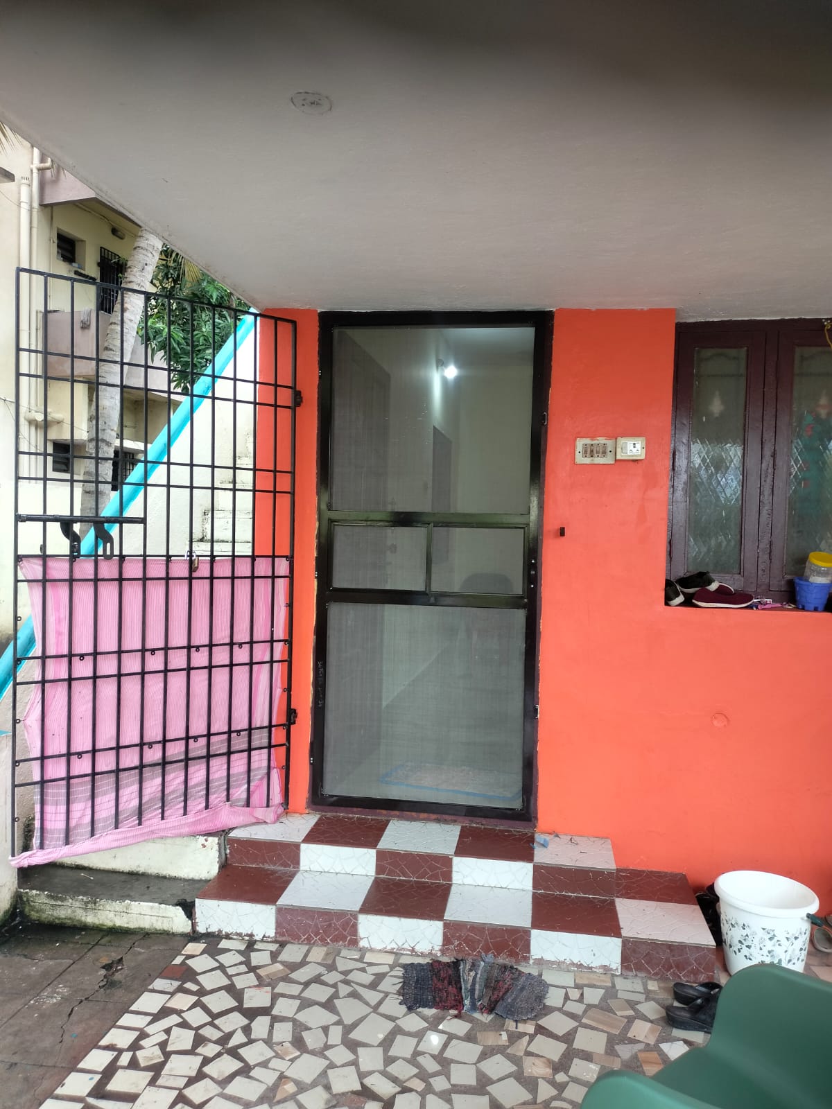 Premium commercial entrance